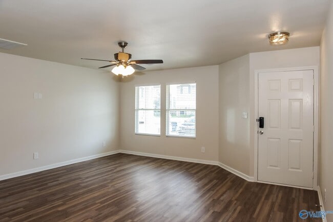 Building Photo - 204 Farmington Dr