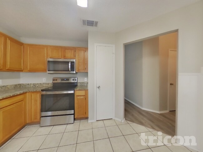 Foto del edificio - 6112 Wall St