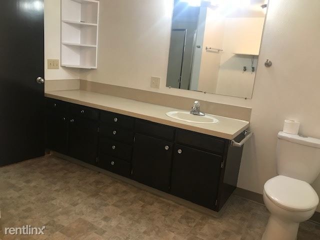 Building Photo - 2 br, 1 bath Apartment - 743 "I" St. B Unit B