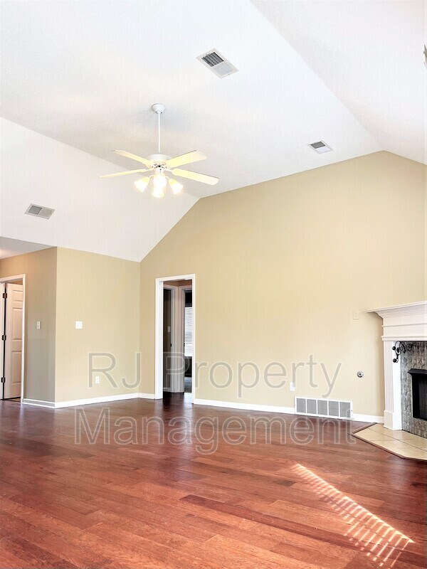 Building Photo - 1172 Whistler Dr