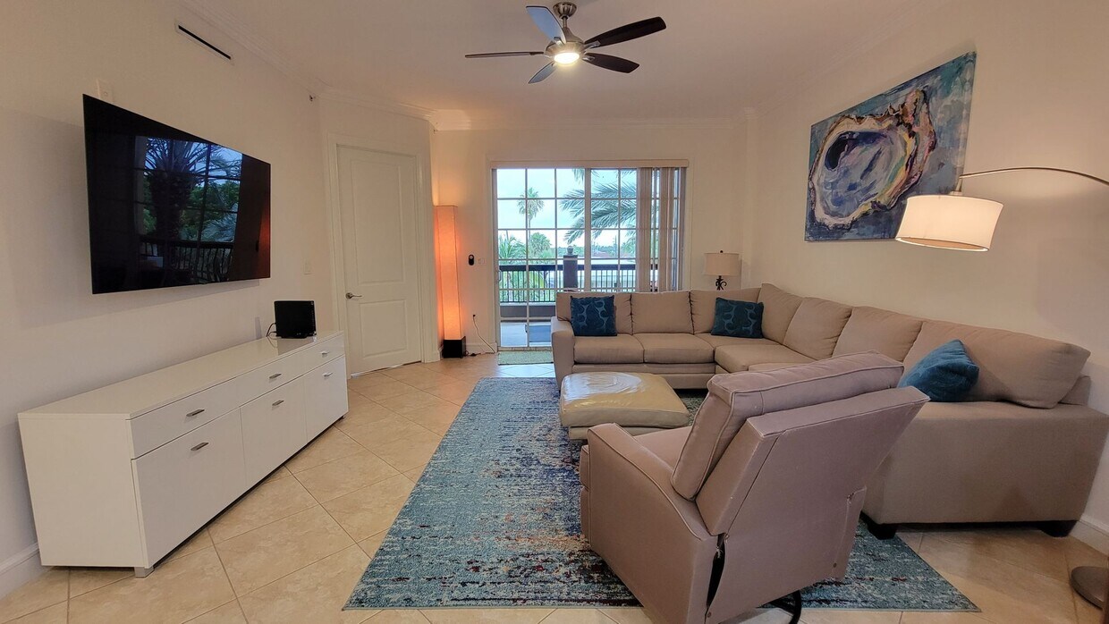 Primary Photo - Luxury Apartment Right On The Beach In Lau...