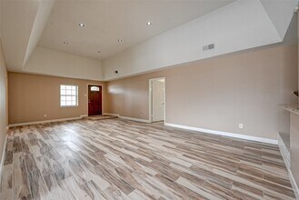 Building Photo - 1902 Sedgie Dr