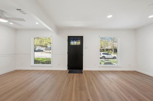 Foto del edificio - 7201 Chimney Corners