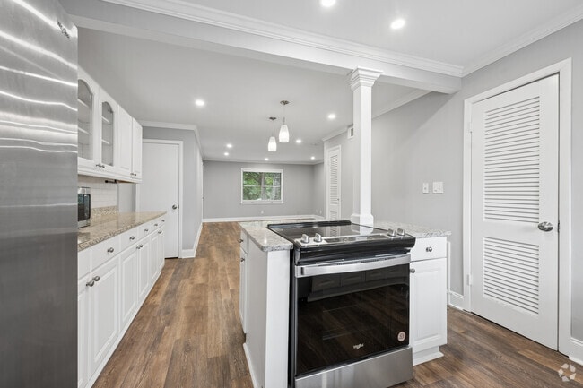 2BR, 2BA - 1,000SF - Kitchen - 3057 Pharr Court