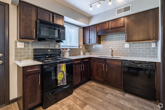 2BD, 1BA - 945SF - Artesian East Village