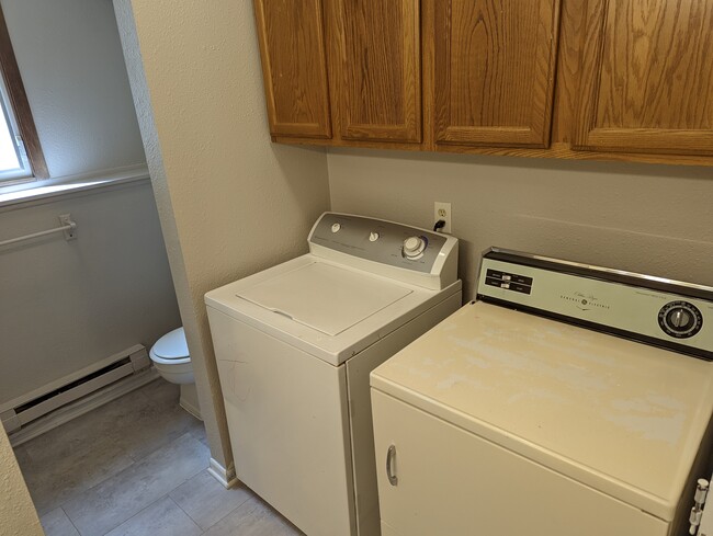 Foto del edificio - 708 Great Plains Ct