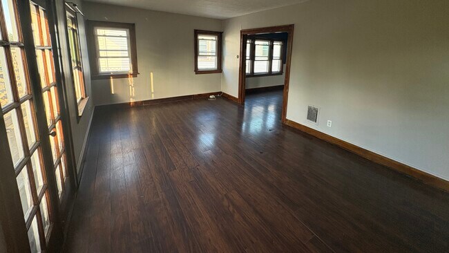 Foto del edificio - 135 Hartwell Rd