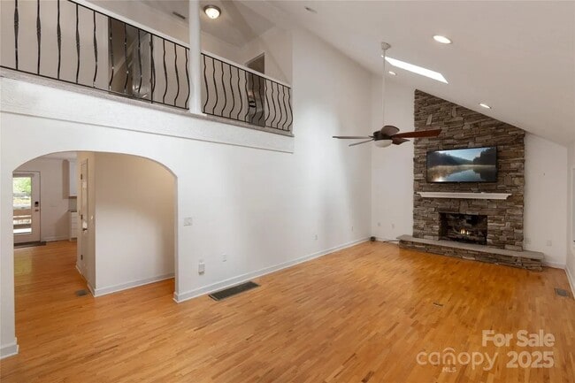 Building Photo - 187 Pine Vlg