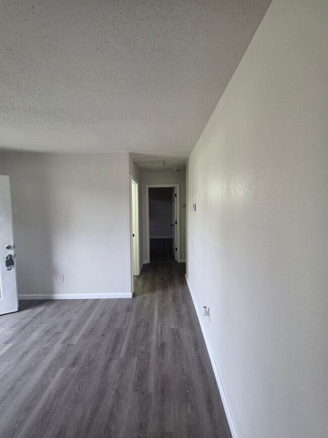 Foto del edificio - 1703 Doris Ave