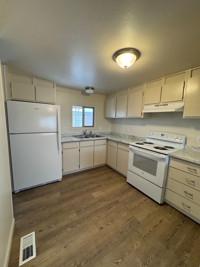 Building Photo - 1543 Dayton St