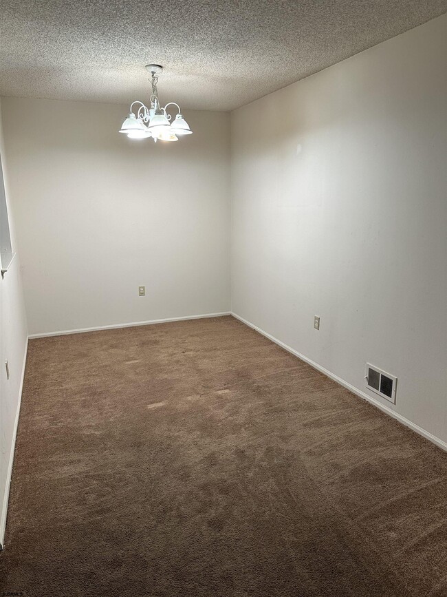 Building Photo - 110 Iroquois Dr