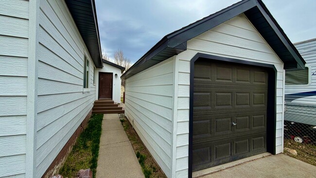 Building Photo - 145 N Byron Ave