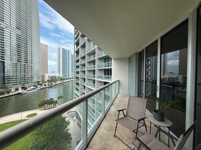 Building Photo - 475 Brickell Ave