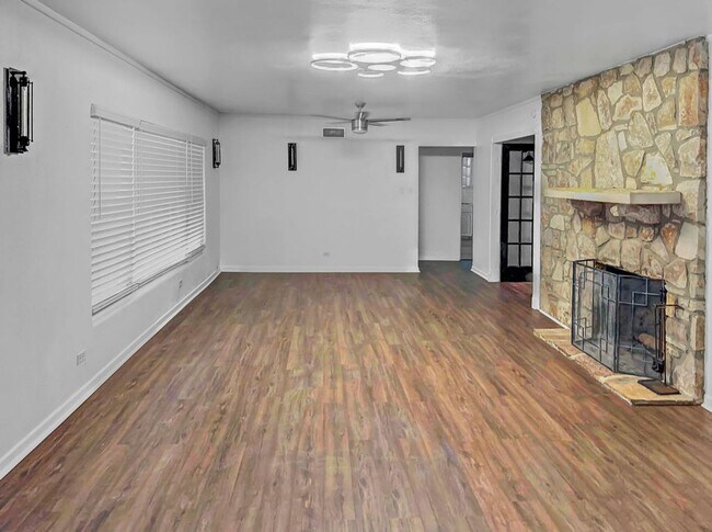 Building Photo - 215 Melliff Dr