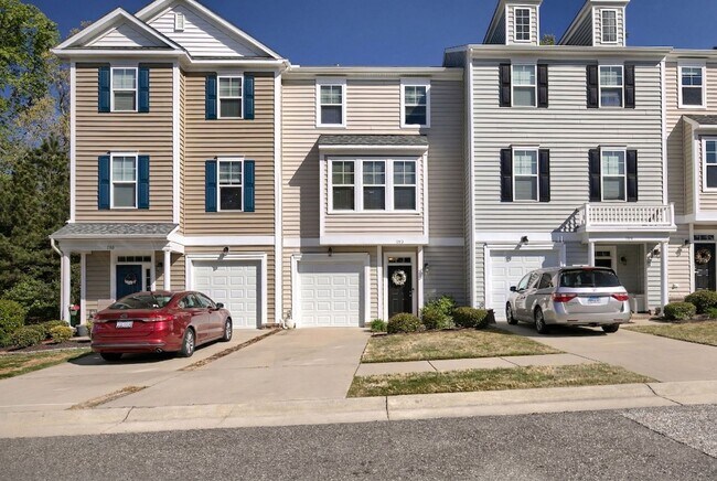 Foto del edificio - For more information call Sabrina Thomas at 757-767-0767