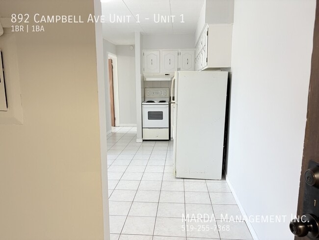 Building Photo - COZY 1 BED/1 BATH MAIN FLOOR -CLOSE TO U OF W + HYDRO!