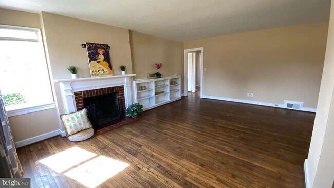 Foto del edificio - 3 Fairfax Cir