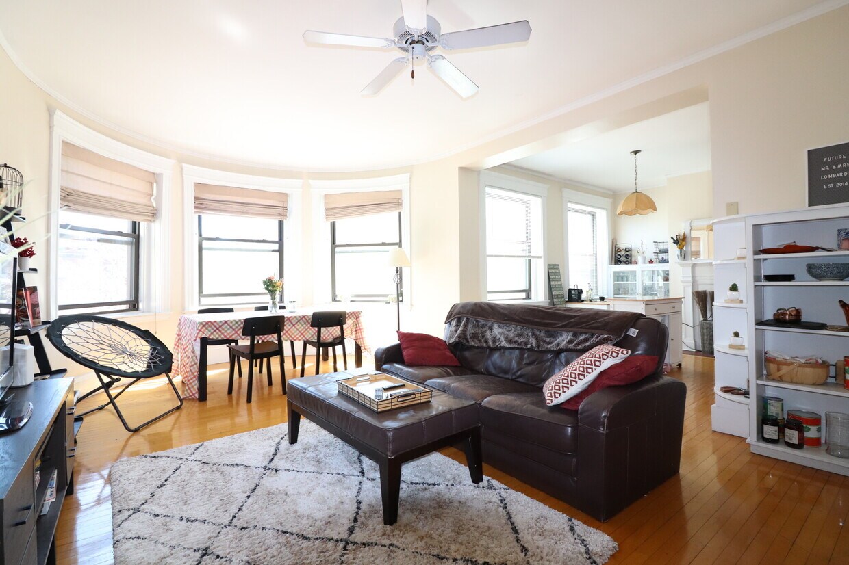 Primary Photo - 1100 Beacon St