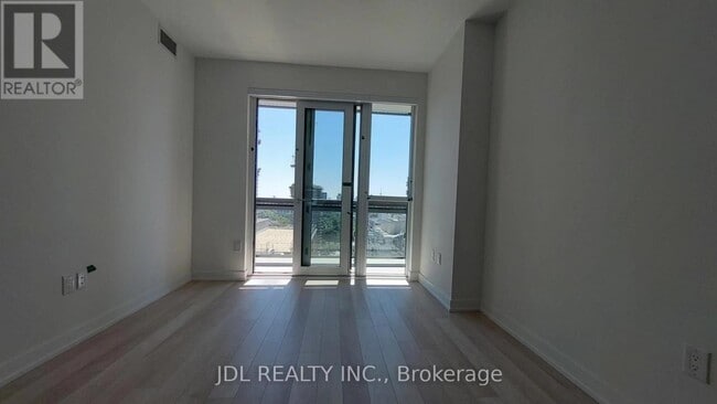 Building Photo - 39 Roehampton Ave