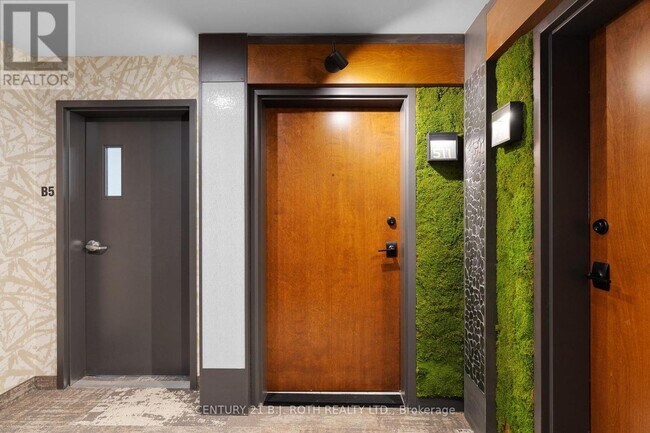 Building Photo - 15 Kneeshaw Dr