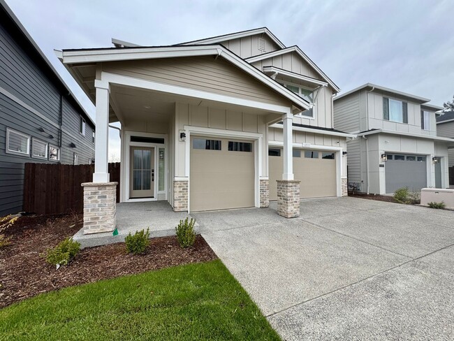 Building Photo - Stunning New Custom-Built 5-Bedroom Home w...