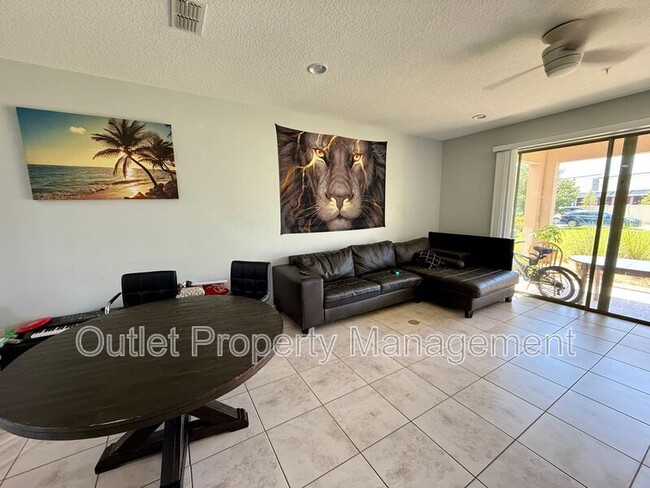 Building Photo - 726 Artisan St