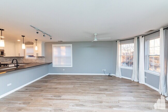 Building Photo - 1471 N Larrabee St