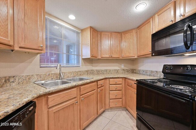 Foto del edificio - 4850 E Desert Cove Ave