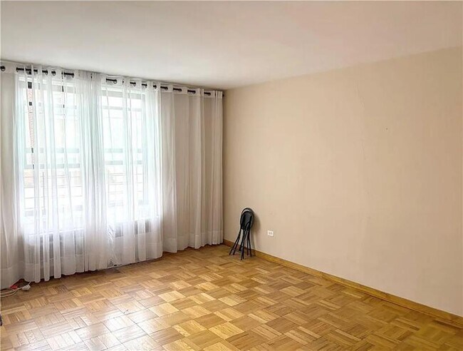 Foto del edificio - 2299 E 13th St