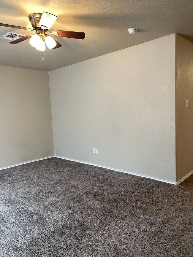 Foto del edificio - 3 Bd / 2 Bath and great back yard