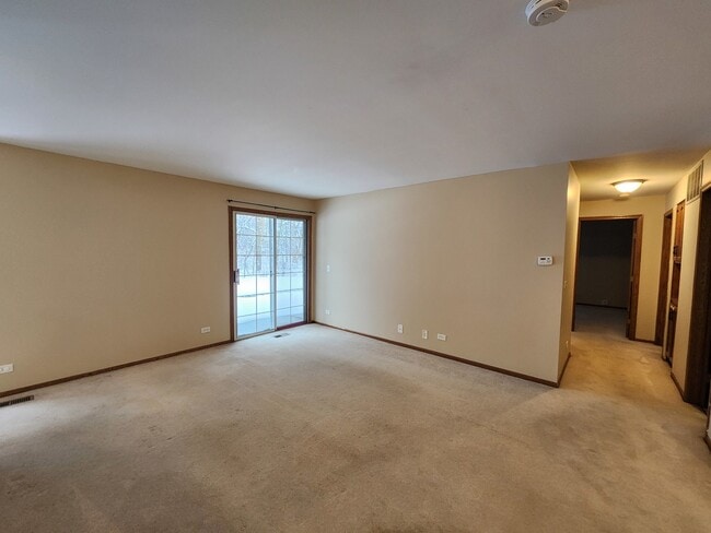 Building Photo - 1860 Fox Run Dr
