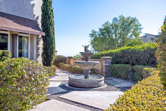 Building Photo - Gorgeously Updated 5 Bedroom Home with Views!