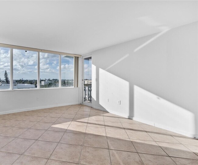 Building Photo - 8233 Harding Ave
