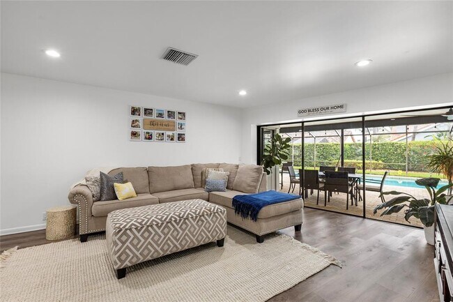 Foto del edificio - 4117 Crosswater Dr