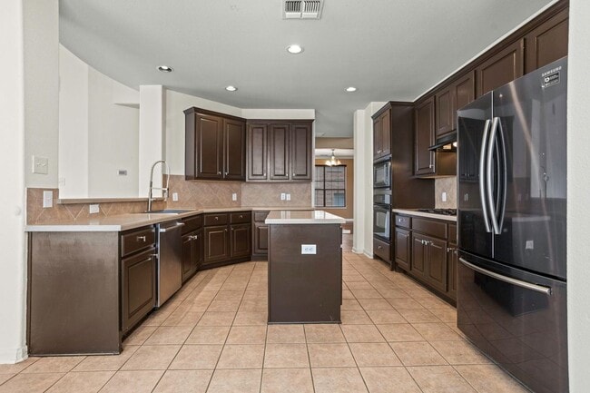 Building Photo - 3415 Highline Tr