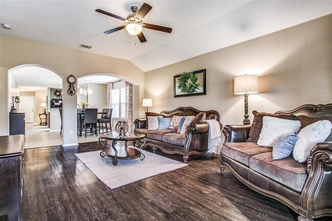 Building Photo - 2047 Enchanted Rock Dr