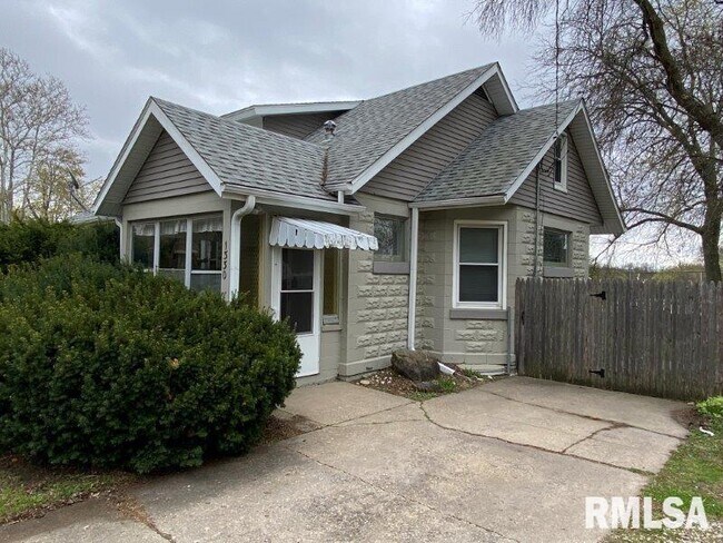 Building Photo - 1330 E Seiberling Ave