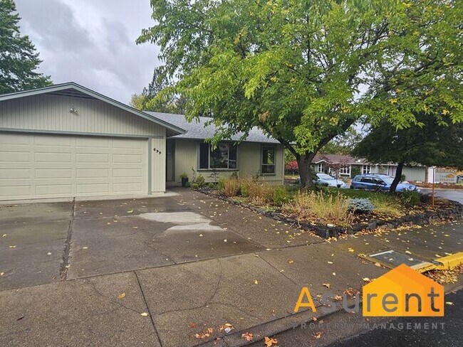 Building Photo - 3 Bed-2 Full Bath Home w/ large back yard