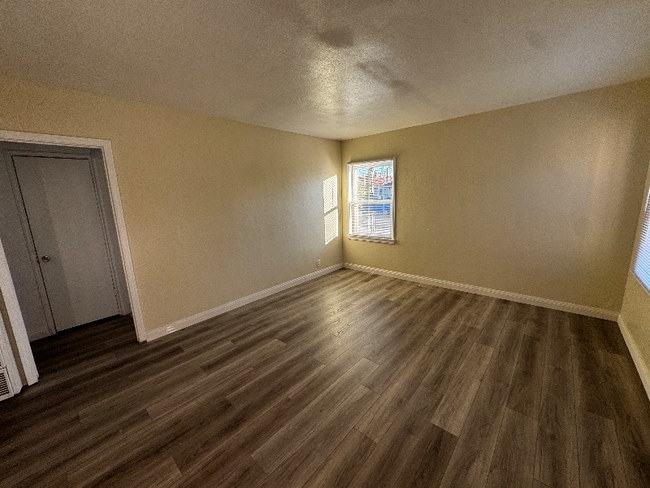 Building Photo - 1118 Magnolia Ave W