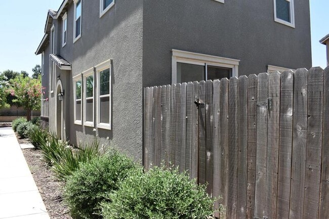 Photo - 1441 Bianchi Ln House