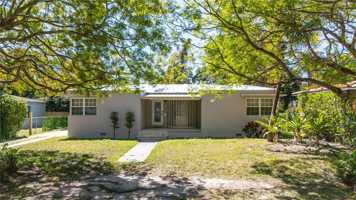 Foto principal - 250 NE 48th St