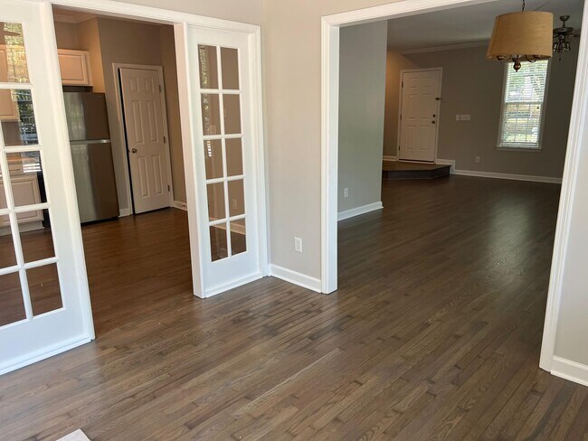 Building Photo - 6034 Four Townes Ln