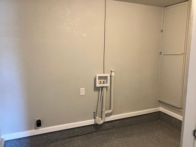 Building Photo - 3 br, 1 bath House - 1231 NE 36th St