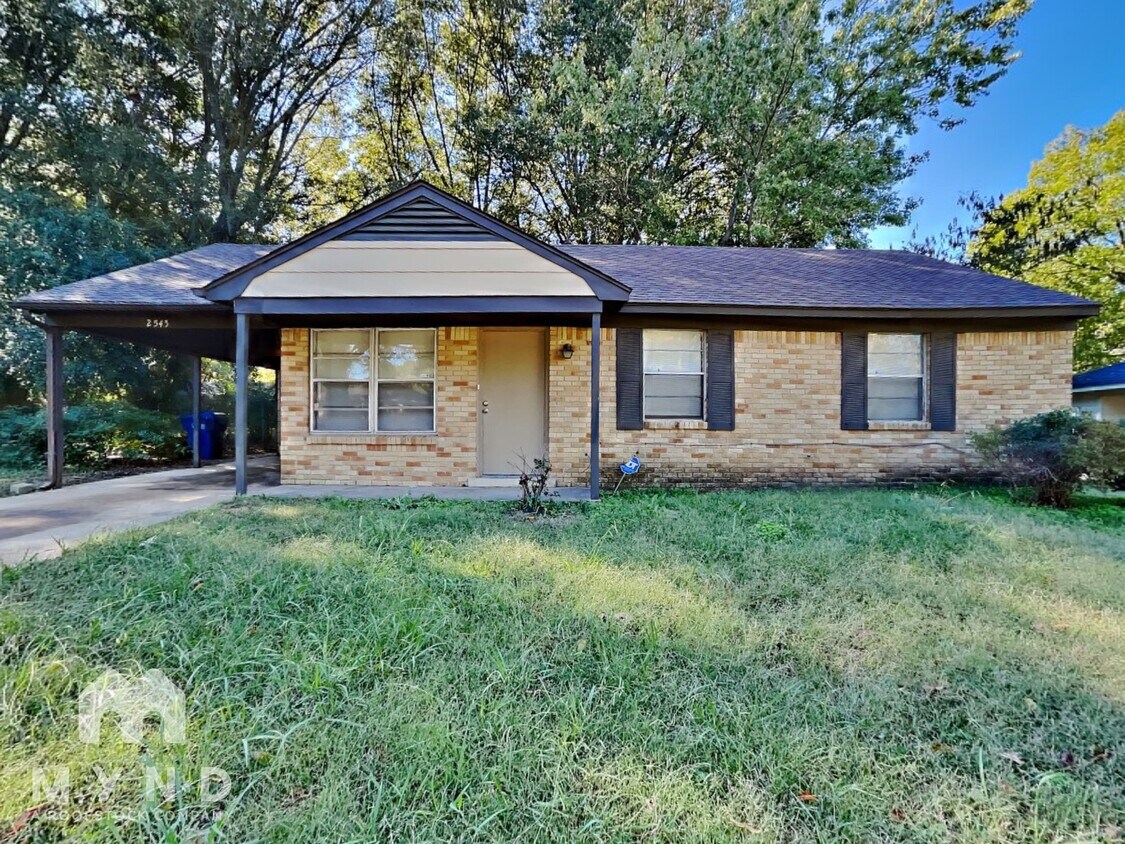 Foto principal - 2545 Eastbrook Dr