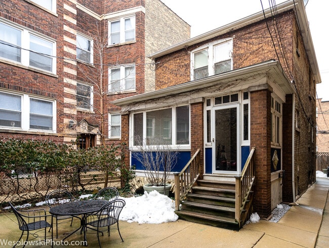 Foto del edificio - 2608 W Montrose Ave