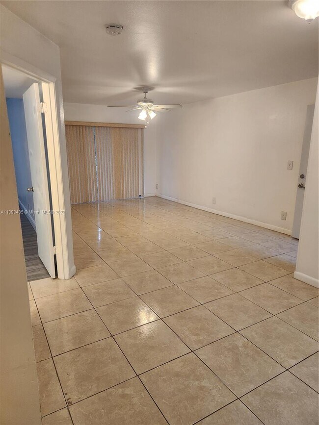 Foto del edificio - 4086 N Pine Island Rd
