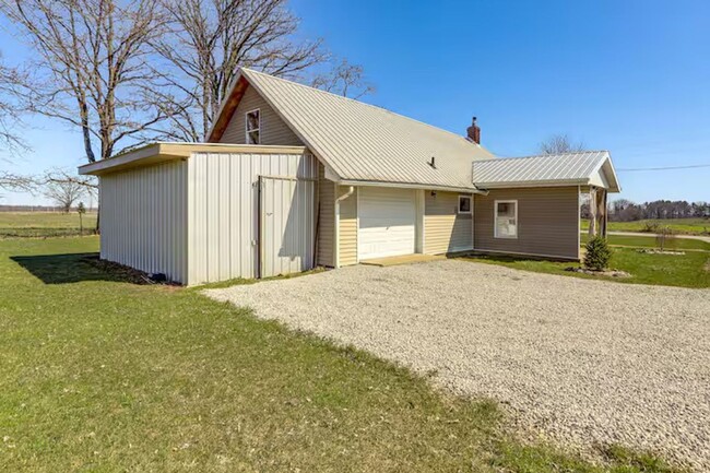 Building Photo - Crestview schools- FURNISHED county home
