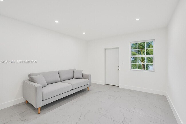 Foto del edificio - 5807 SW 25th St