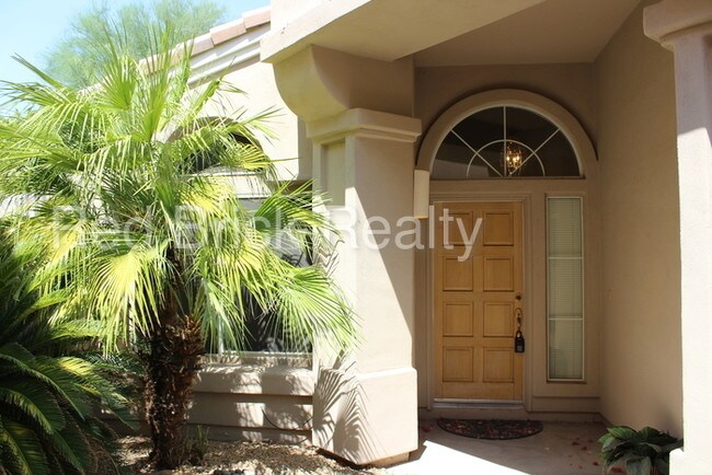 Building Photo - 1140 E Hiddenview Dr