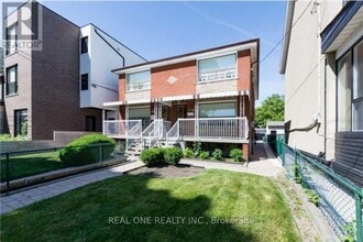 Building Photo - 114 Palmerston Ave